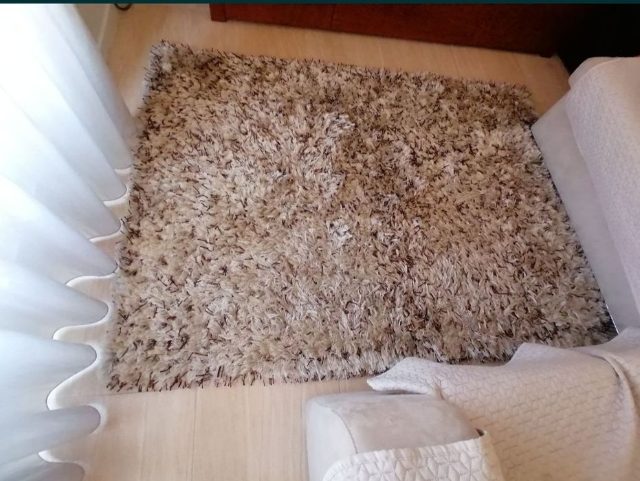 Carpete pêlo alto bege
