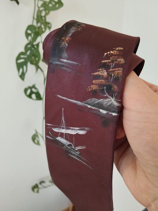 Krawat jedwabny 100% silk bordowy, burgundowy, w statki, łódki, 8,5 cm