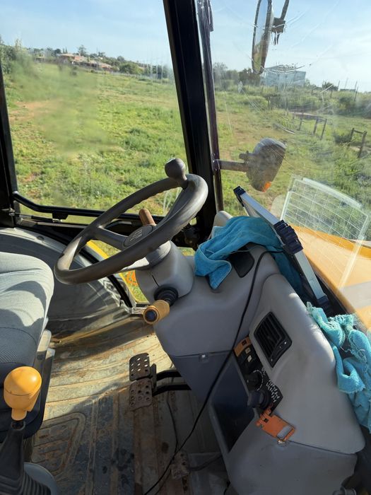 Jbc 4 cx 2001 com 7500 horas