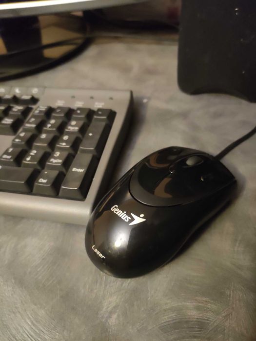 Komputer stacjonarny - pełny zestaw. Wszystko działa.