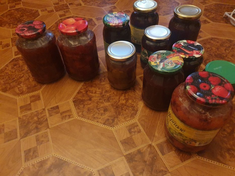 Варення домашне, персік, райське яблуко, кізіл, аґрус з чорною смород