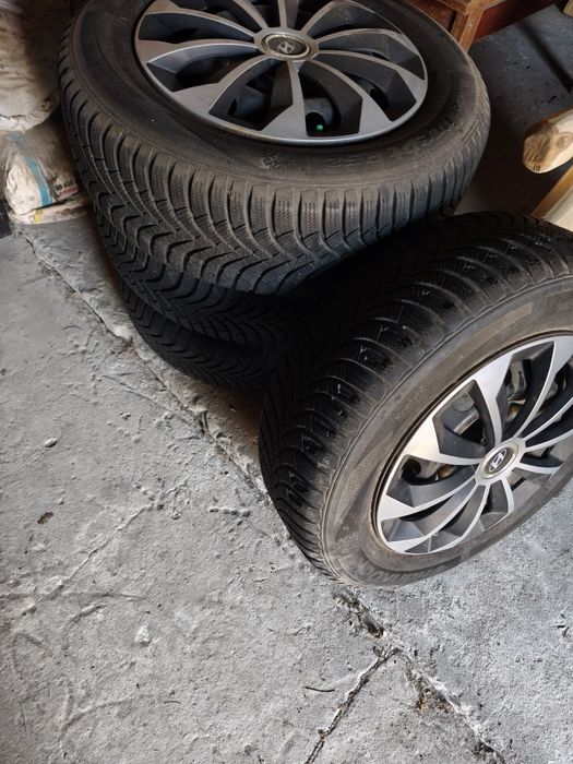 Felgi stalowe z kołpakami do Hyundai R15
