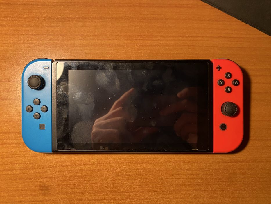 Nintendo switch 1 z stacją do gier i 2 grami