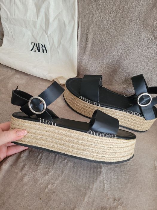 Sandałki na platformie