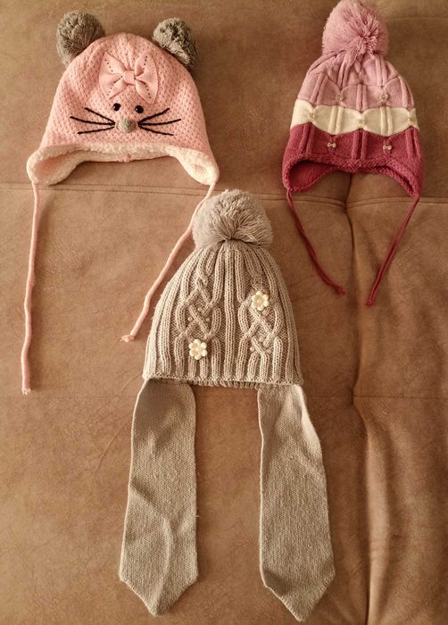 Шапка зимова демісезонна на дівчинку