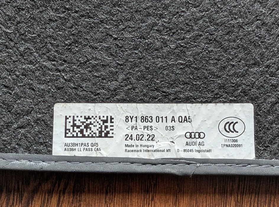 Tapetes Originais Audi A3 8Y (2020+) — Conjunto ou Par