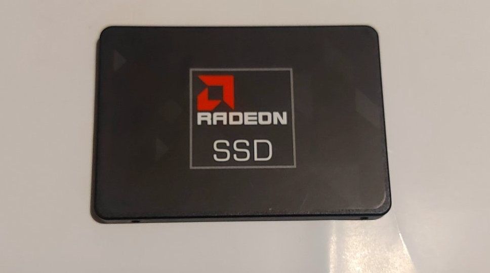 ssd Radeon в ідеальному стані на 256гб