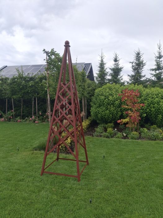 Obelisk, podpora