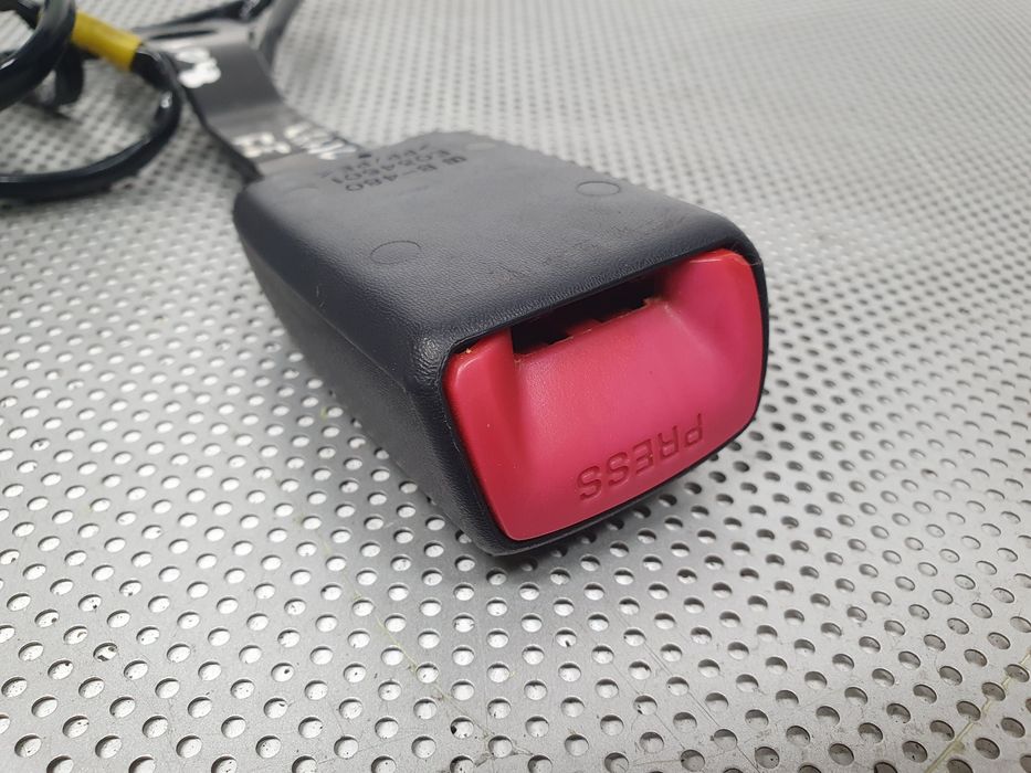 Encaixe de cinto frente esquerdo MITSUBISHI Lancer VIII Sportback (CX_