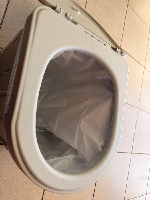 Toaleta campingowa skladana sucha