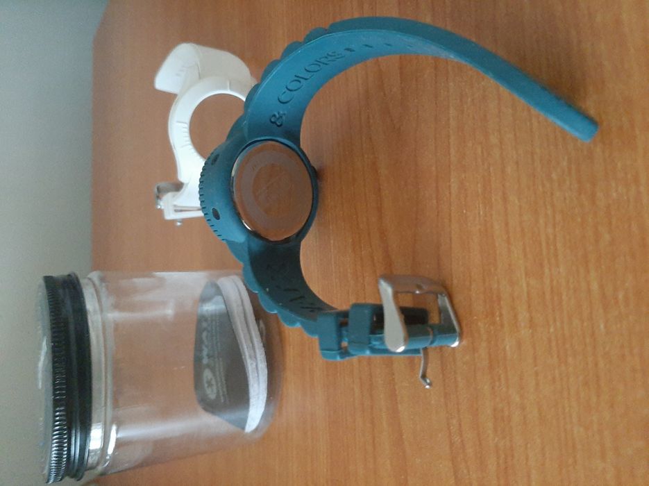 Relógio Watch colors sem uso com duas braceletes petróleo e branca