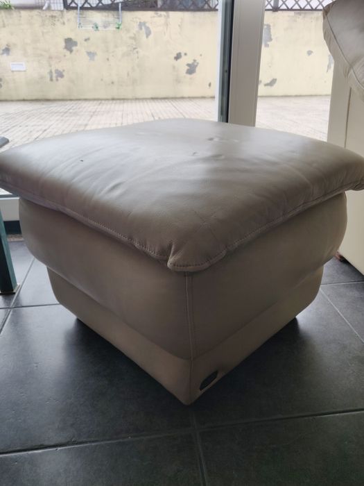 Sofá + apoio em pele (Marca Agol)