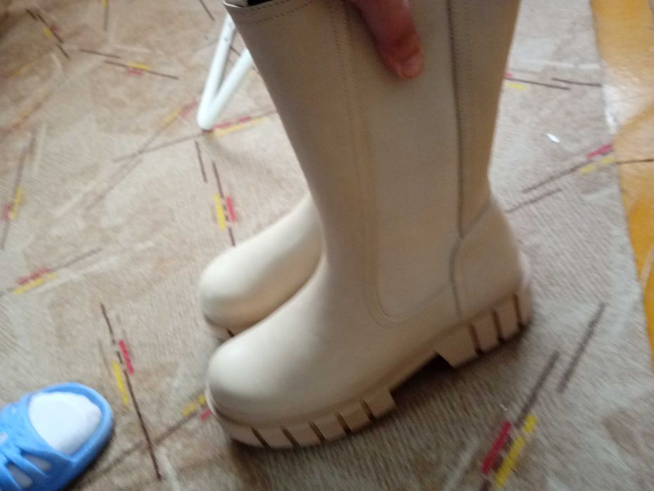 Sprzedam buty kozaki nie ocieplone,rozmiar 41,nowe i jak nowe,rozmiar 43 modivo kremowe,czarne bon proc r.41,temu r.41 eu,