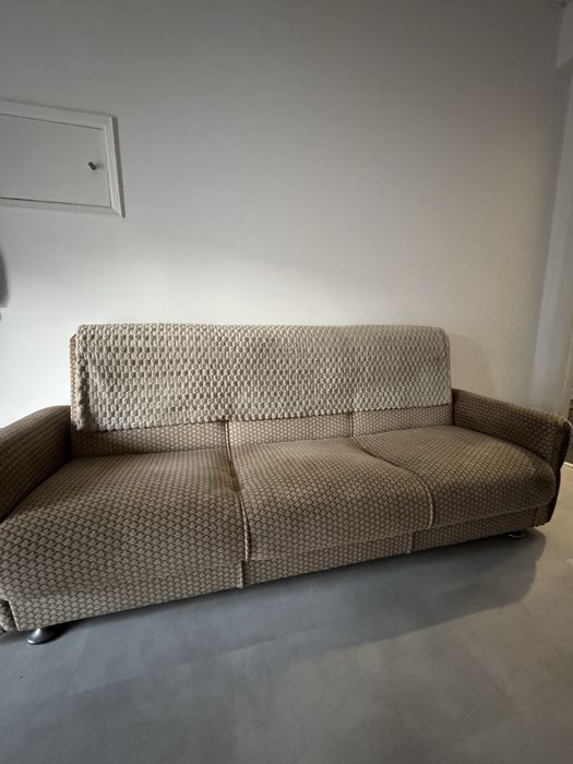 Sofá de três lugares