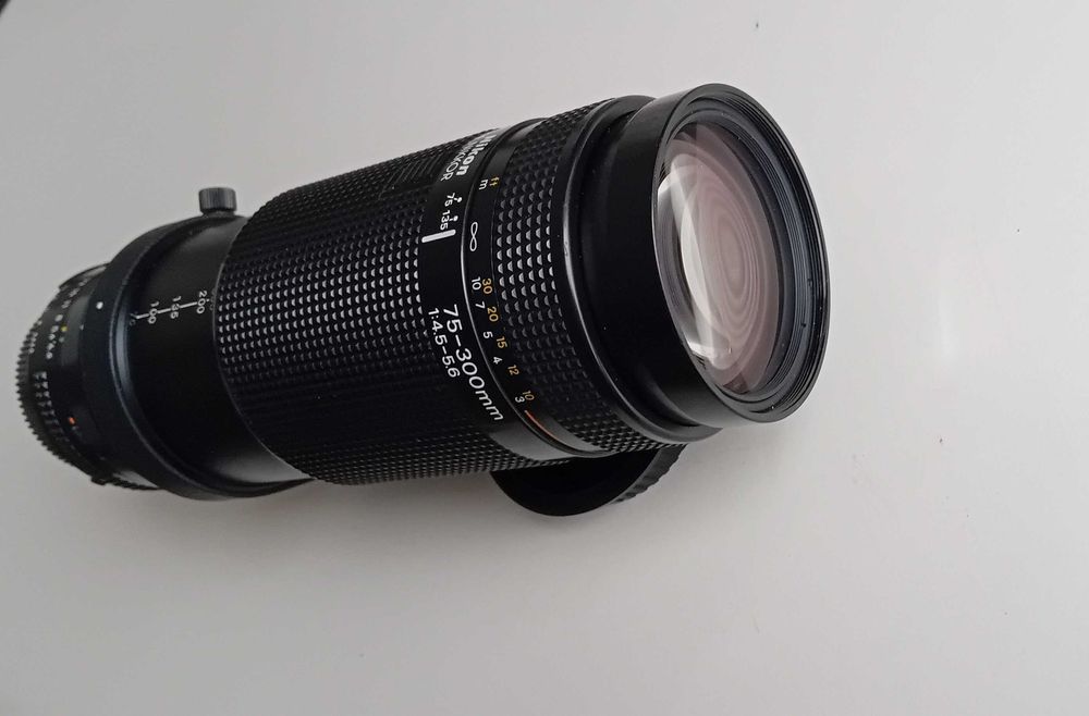 Nikon AF Nikkor 75-300mm FX lens obiektyw