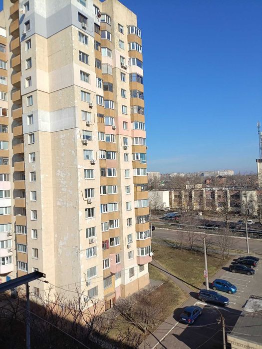 Продам крупногабаритную однокомнатную квартиру в Корабельном районе