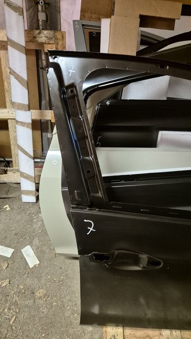 Drzwi prawy przód peugeot 2008 nowe oryginał 13-