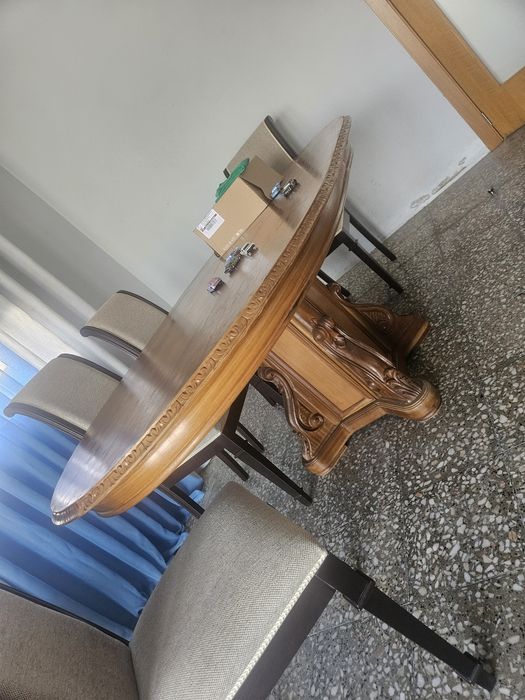 Mesa sala oval em madeira Nogueira