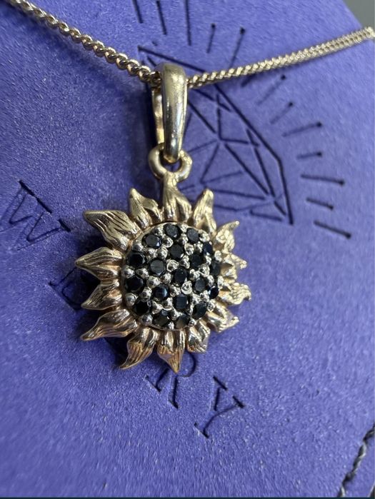 Золотая подвеска с чёрными бриллиантами