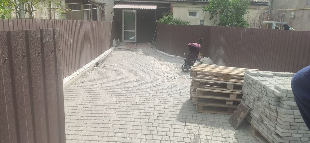 Тротуарна плитка|бруківка