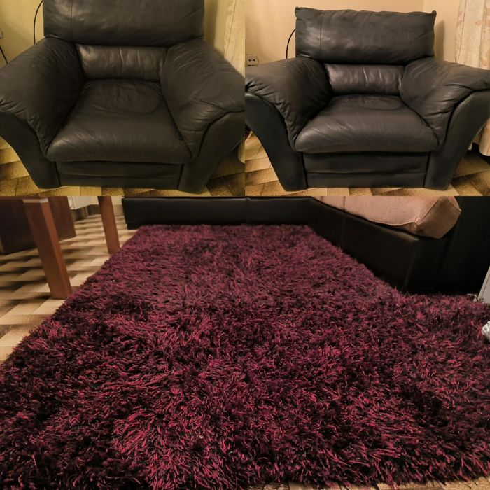 2 Poltronas em pele azul escuro e um tapete