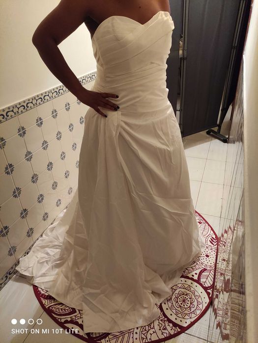 Vendo vestidos de noiva - novos