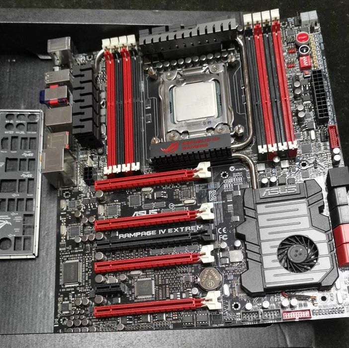 Board Asus Rampage IV Extreme + Xeon E5-2690 8 Core