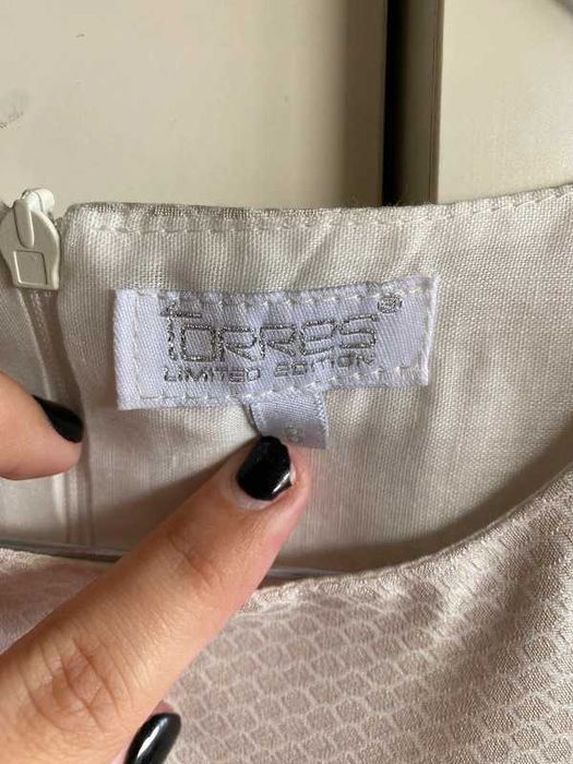 vestido de alças beje claro