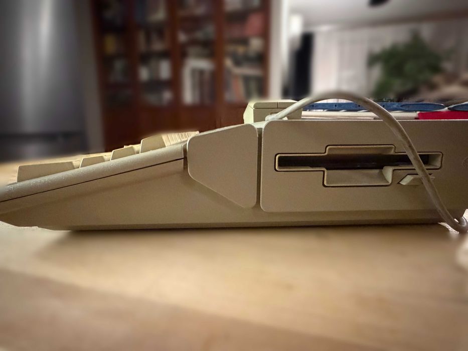 Atari 1040 STFM 1 MB, QWERTZ, TOS DE - retro, do oczyszczenia stacja