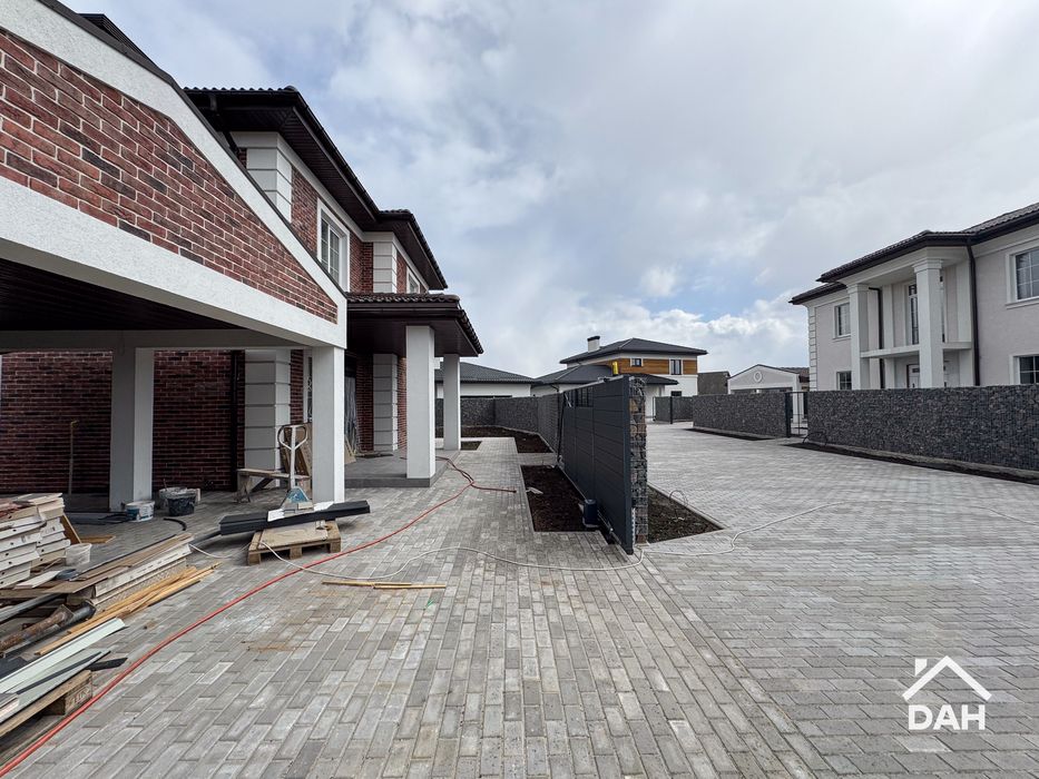 Будинок 170 м² з ремонтом та навісом під 2 авто, в с. Крюківщина, газ