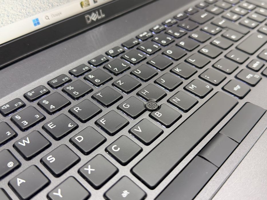 Dell Latitude 5501 i5-9300H | 16 GB DDR4 | 512GB SSD | 15.6 IPS FullHD | W11
