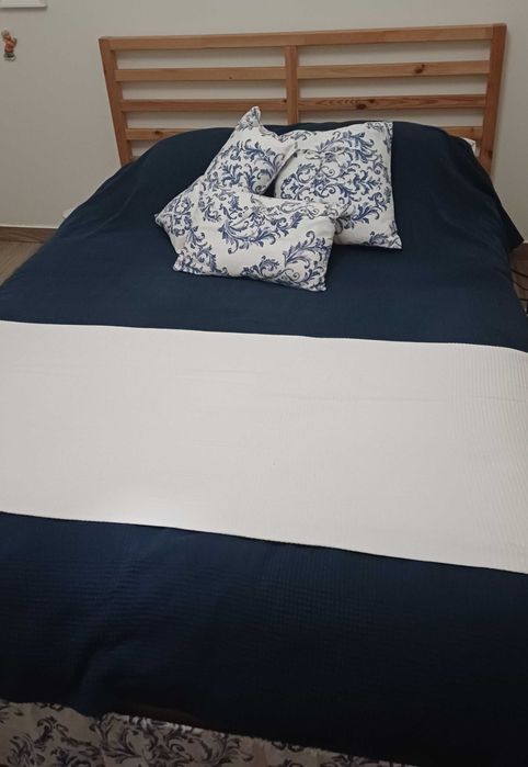 Cama de casal 140×200 em pinho
