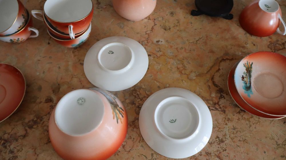 Chávenas , leiteira e taça de pingos e prato bolo/torradas da Vista Alegre -  Diferentes preços