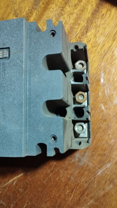 Автоматичний вимикач А3726 ФУЗ 250А