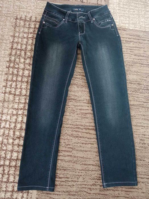 Джинсы женские с белой строчкой
