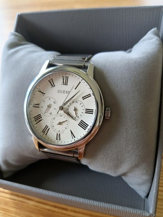 GUESS Srebrny Zegarek  Luksus & Precyzja