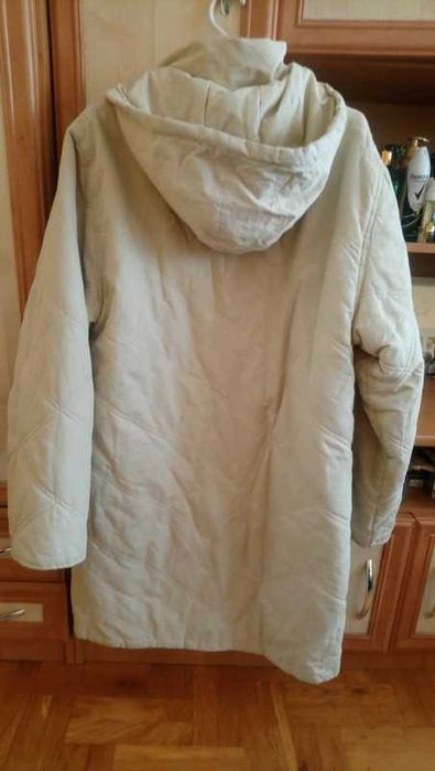 Beżowa dłuższa kurtka z kapturem sięgającą za pupę rozmiar XL/2XL