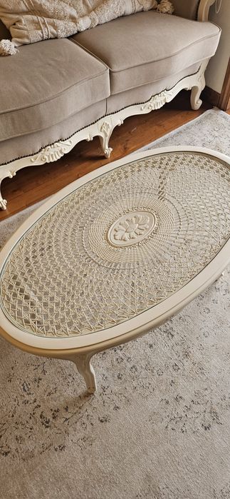 Mesa de centro creme com palhinha