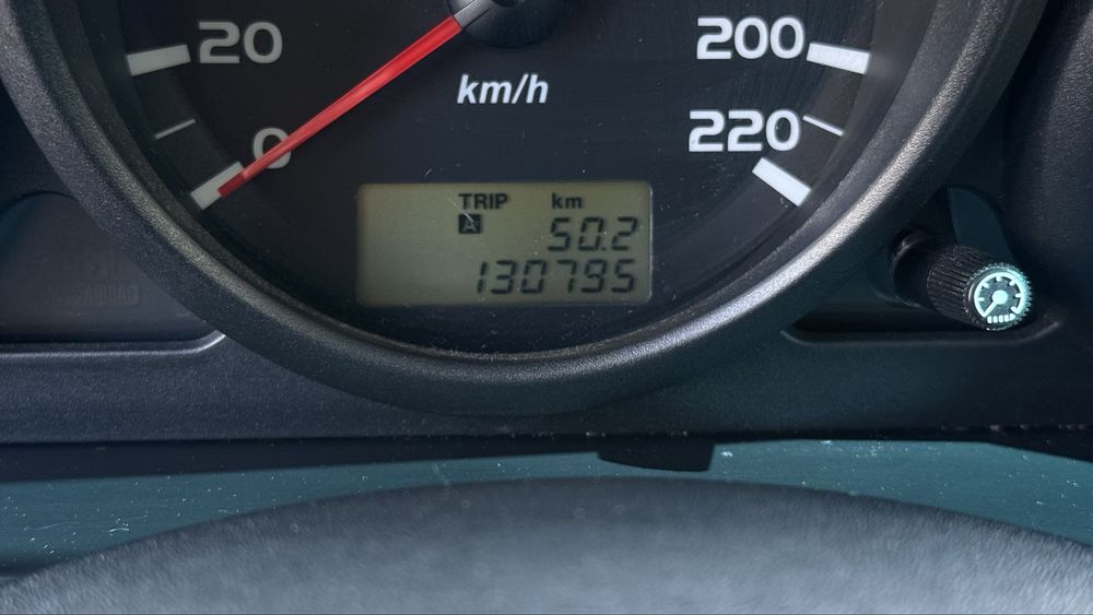 Vendo ou troco Mitsubishi Colt APENAS 130.000km