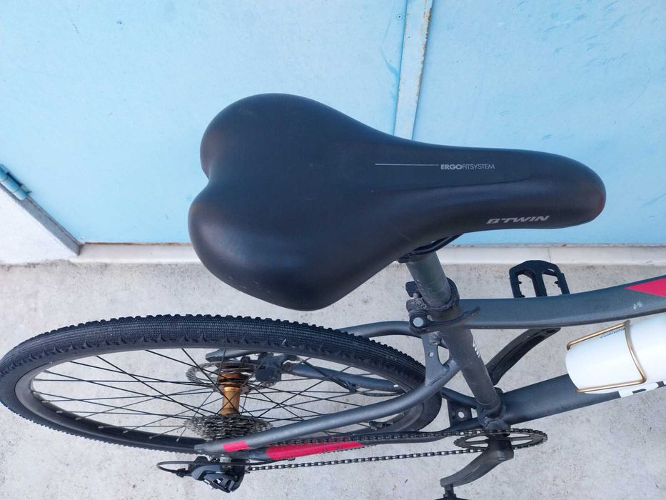 B-Twin 500 roda 700 travões de disco , pouco uso