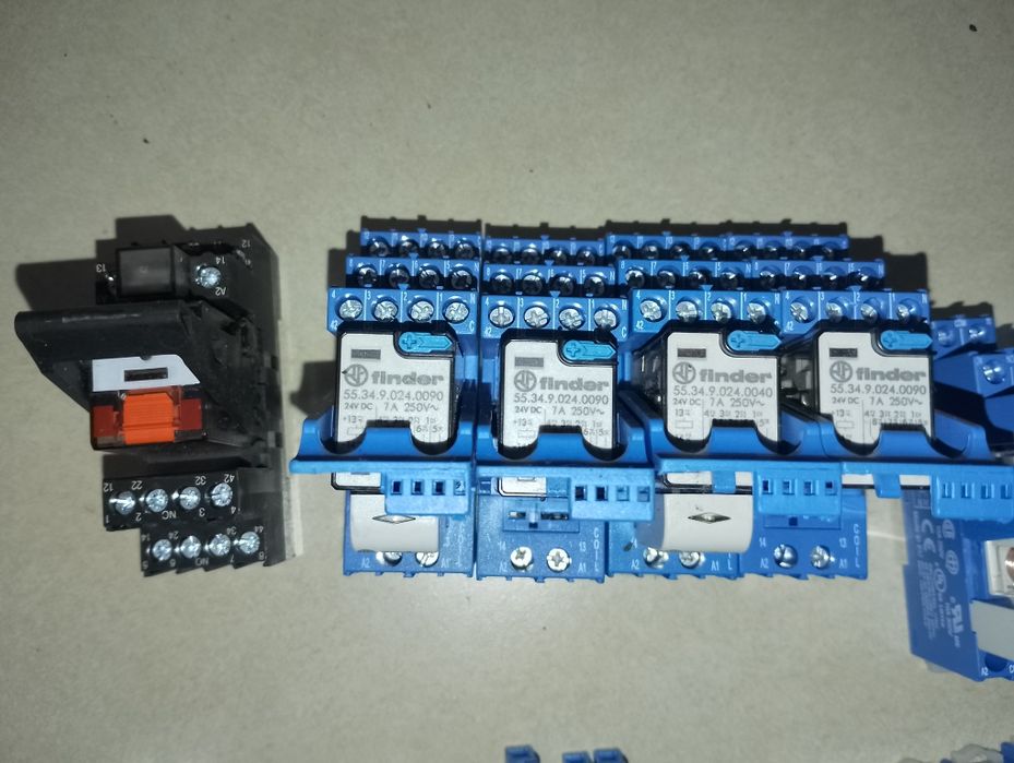 Reles  230v 24 v novos troco