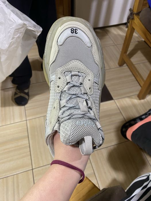 Продам кроссовки Balenciaga