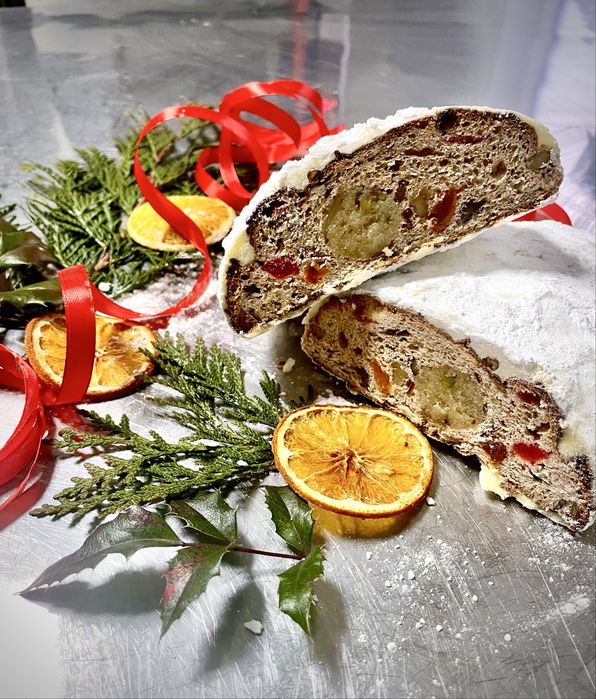 Штолен з сухофруктами та марципаном