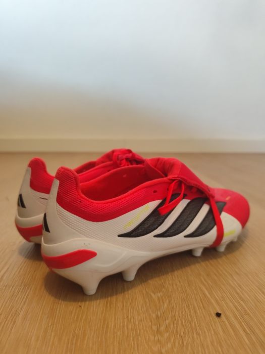 Chuteiras Adidas Predator League vermelha e Branca – Língua Dobrável