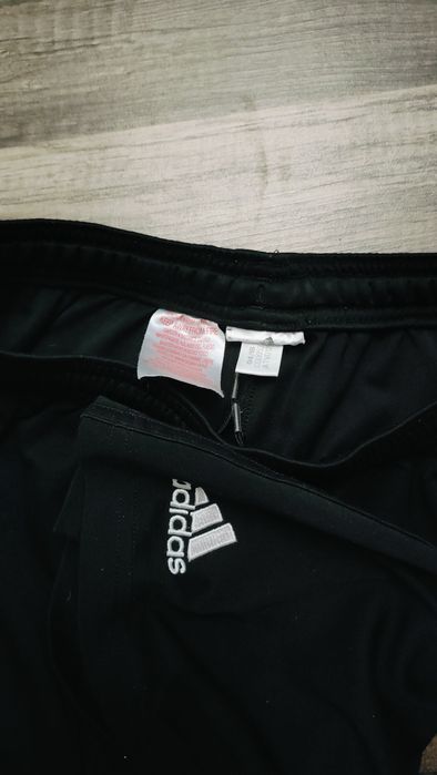 pilkarskie spodenki ADIDAS Manchester United
