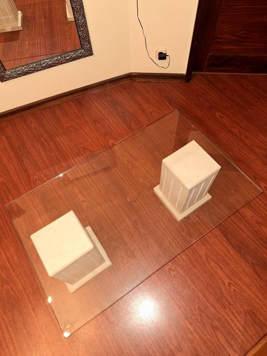 Mesa em Vidro com Colunas Decorativas