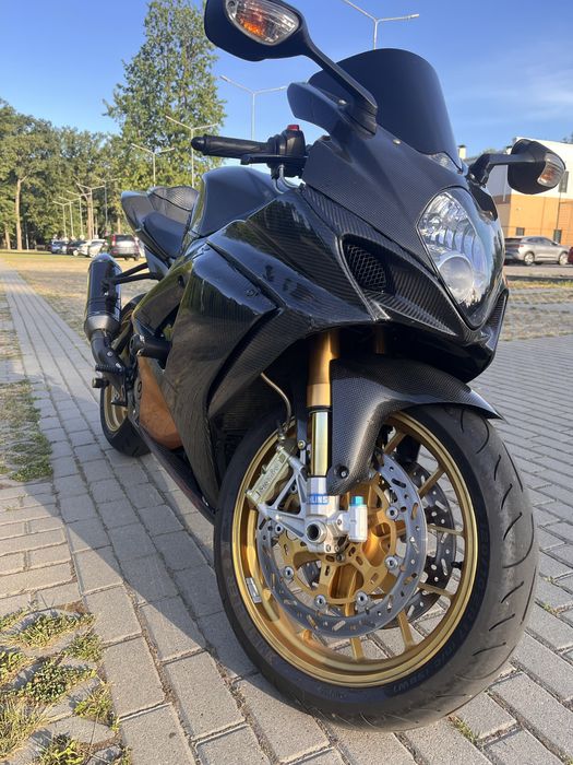 Продам suzuki gsxr 1000 k7-k8