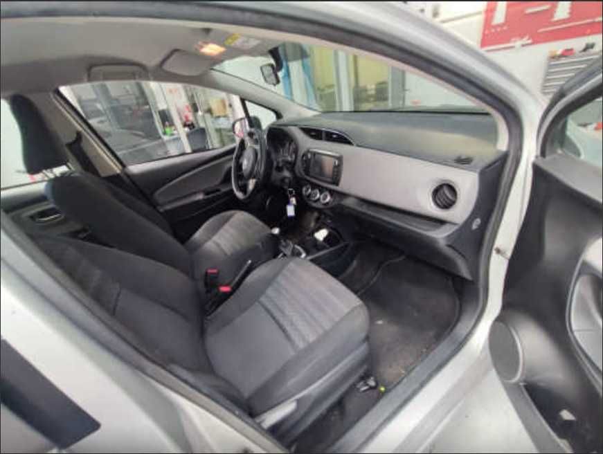 TOYOTA Yaris Salvado