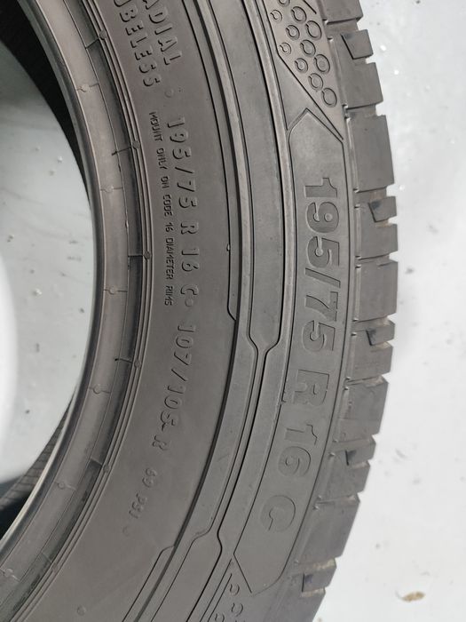 2 pneus semi novos 195-75R16C Continental - Oferta dos Portes