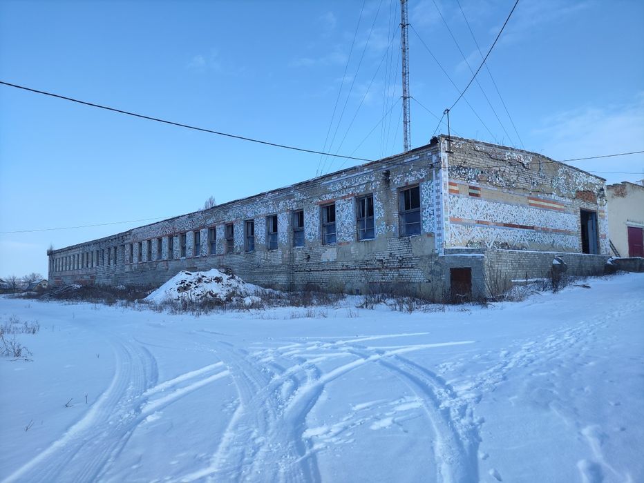 Продам приміщення, склади ... На території консервного заводу.